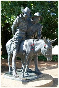 The statueThe commemorate statue of John Simpson and Murfy